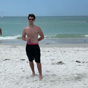 Meet your Posher, Logan